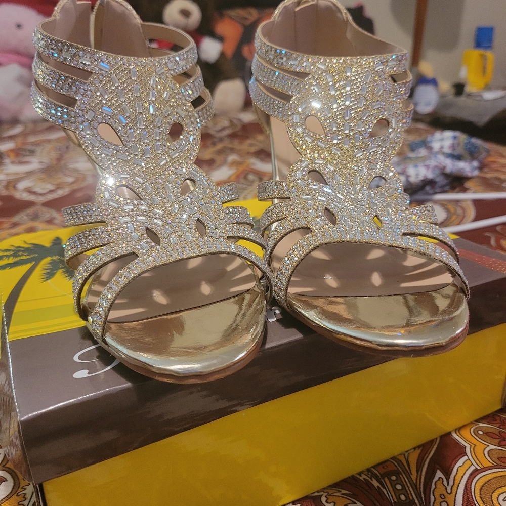Women dress shoes